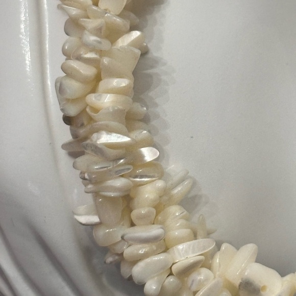 Mother of Pearl Multi Strand Necklace White Twisted Barrel Clasp Choker 0598 R - Picture 3 of 10